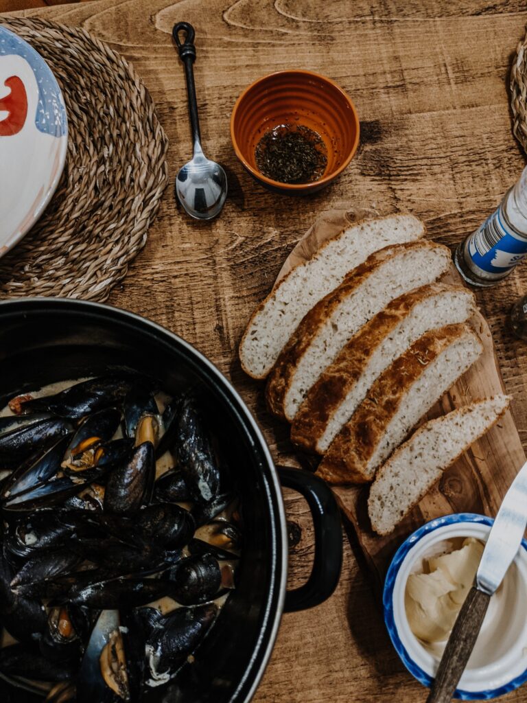 mussels and bread